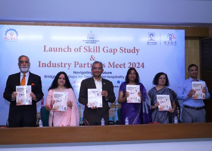 L-R Mr. Rajan Bahadur, Jyoti Mayal, Mr. Atul Kumar, Dr Vaneeta Aggarwal, Dr. Neena Pahuja and Col. Mahendra Payal