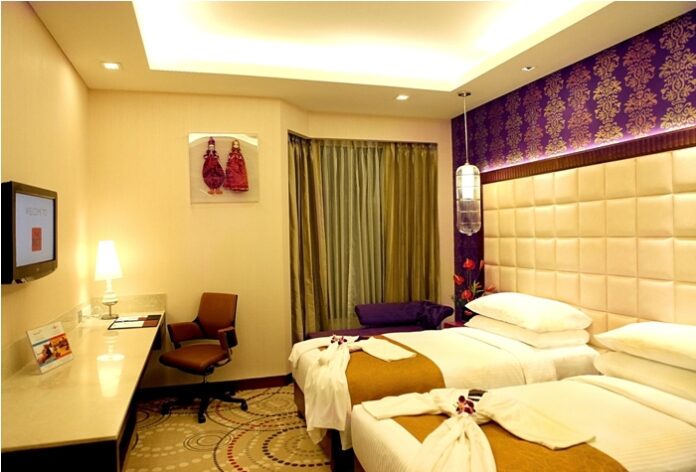 Club Room, The Metropolitan Hotel & Spa