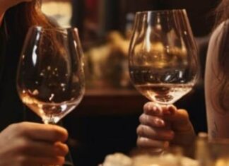 Here’s to you, Ladies- A Month of Cheers at Vapor, Feathers Hotel